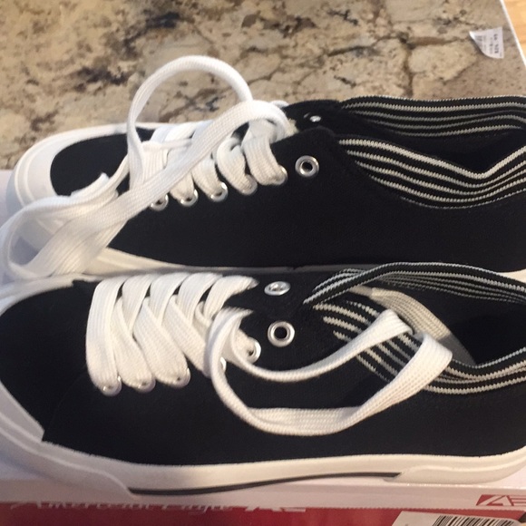 American Eagle women's sneakers - Picture 3 of 9